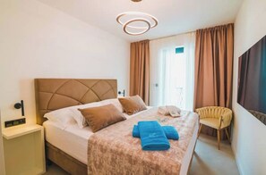 3 dormitoris, planxa i posts de planxar, un bressol de viatge i wifi 