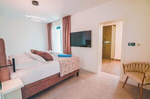3 slaapkamers, een strijkplank/strijkijzer, reisbedje, wifi