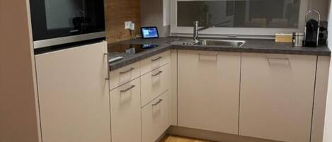 Kylskåp, ugn, spishäll och diskmaskin