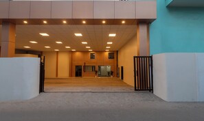 المنشأة من الخارج