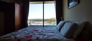 1 chambre, fer et planche à repasser, draps fournis