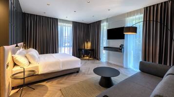 Quarto casal luxo | Escrivaninha, espaço de trabalho para notebook, Wi-Fi de cortesia