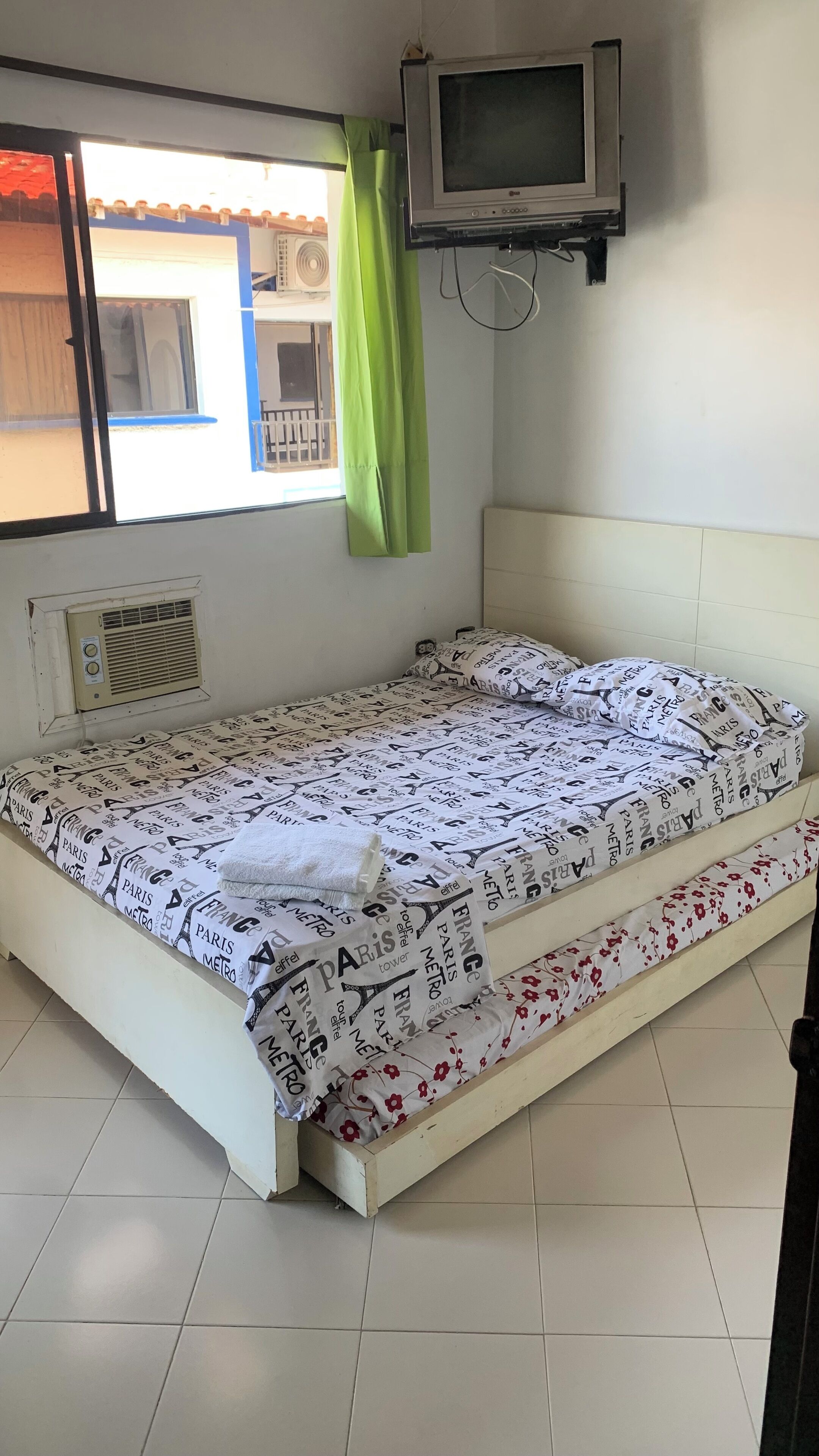 3 habitaciones, tabla de planchar con plancha, cuna de viaje y wifi 