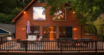 Camp Patowmack - Riverfront, Hot Tub, and Sauna!