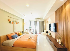 Premium bedding, desk, free WiFi, bed sheets - Soho Residence-Tony Apartment (Ho Chi Minh City)