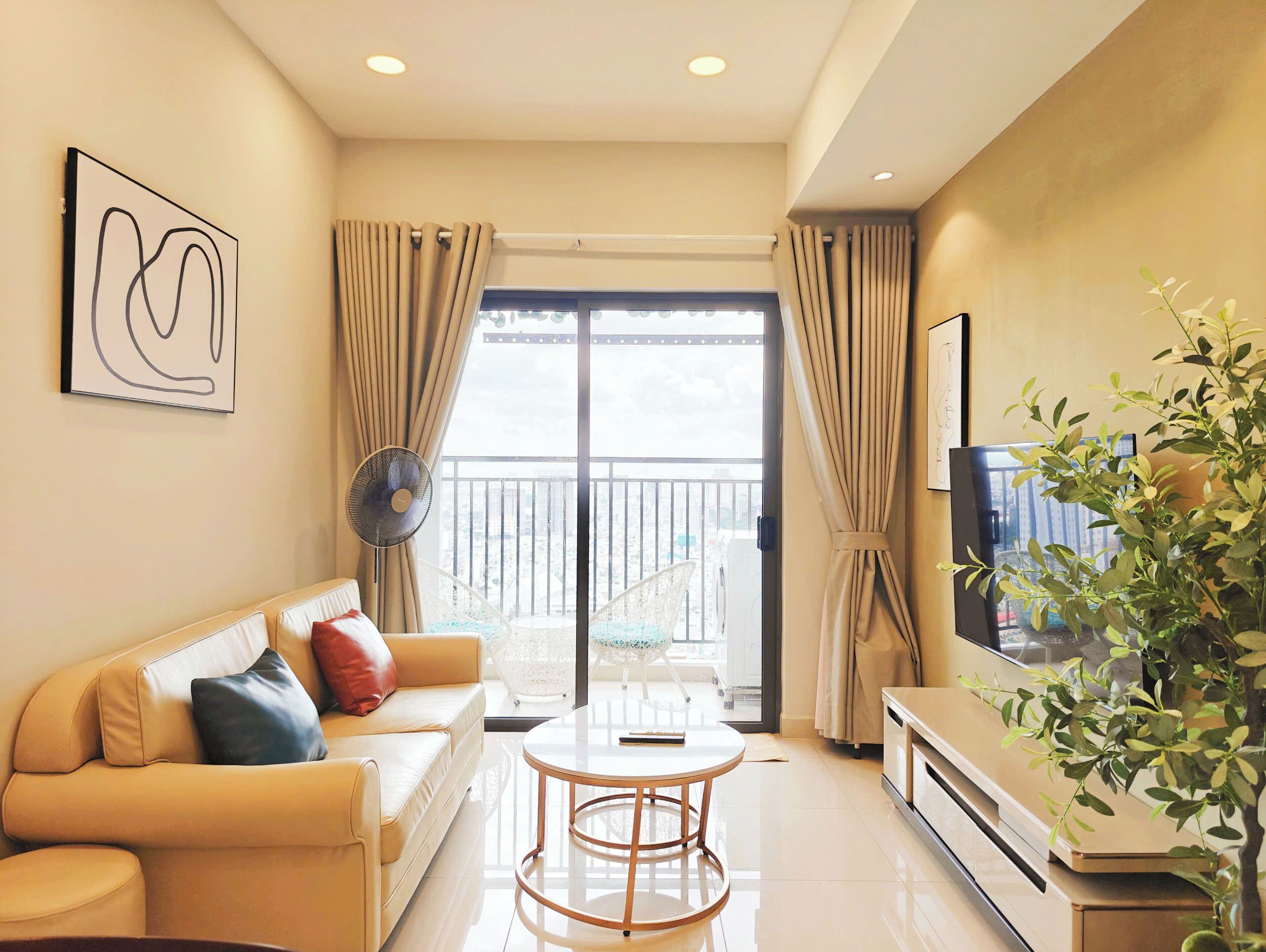 아파트, 침실 2개, 시내 전망 | 거실 공간 | TV