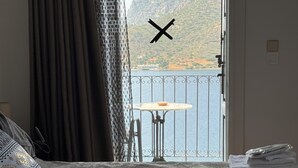 Bathroom - Kaloniki Rooms & Suites (Mirties)
