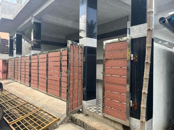 Front of property - Hasini Cottage (Thirunallar)