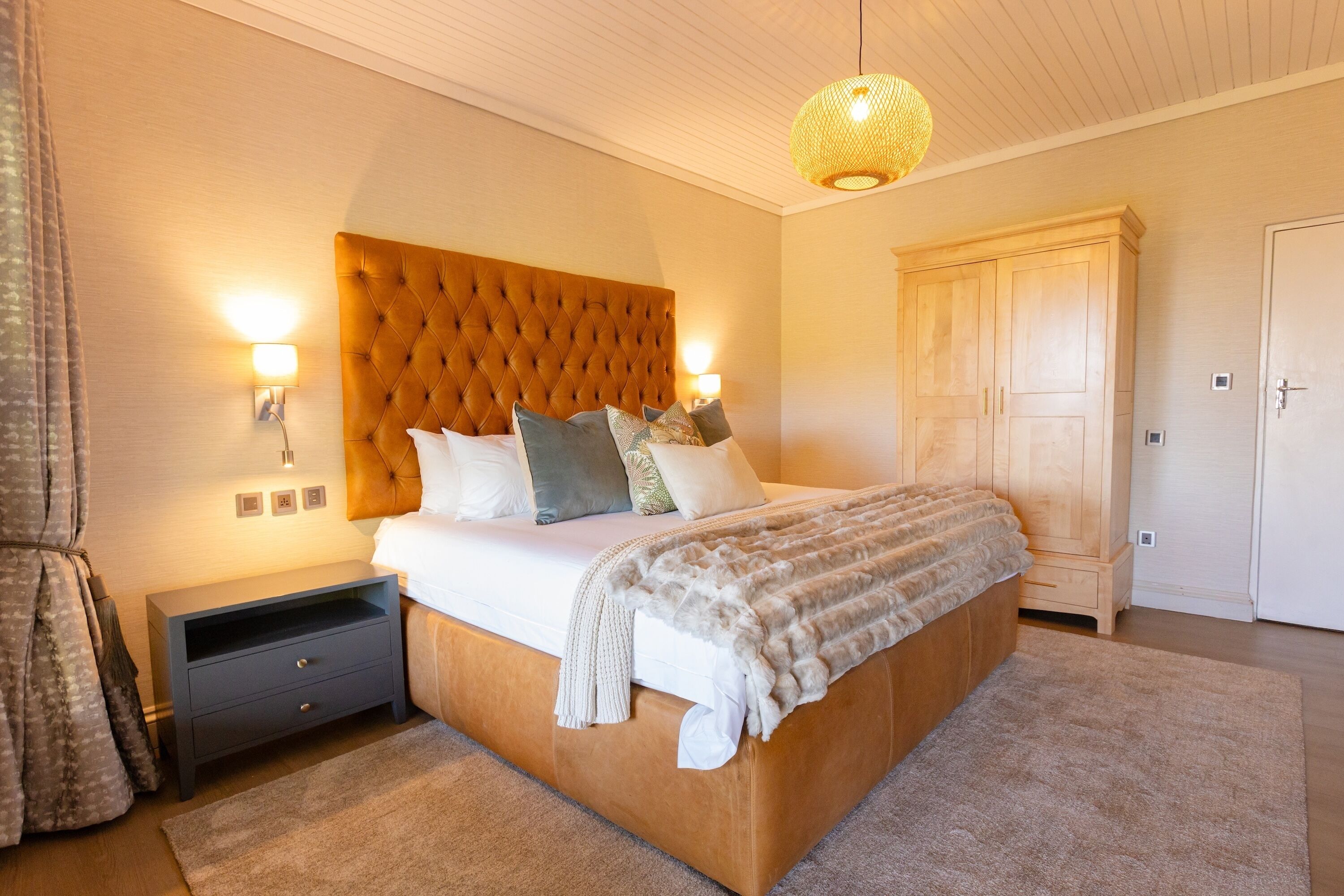 Pillowtop beds, minibar, in-room safe, desk