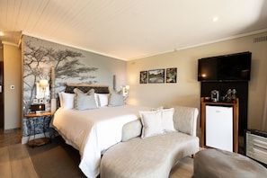 Surmatelas, minibar, coffres-forts dans les chambres, bureau