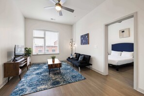 TV, offices - Stunning Nulu 1BR CozySuites 07 (Louisville)