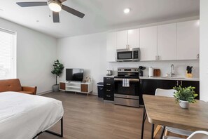 Iron/ironing board, WiFi, bed sheets, wheelchair access