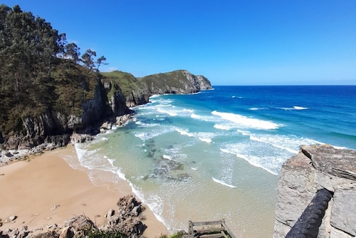 Villa with farm on the coast of Llanes