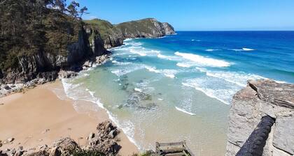 Villa with farm on the coast of Llanes