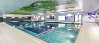 120 Hengar Manor Cozy Villa - Onsite Indoor Pool

