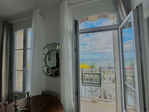 Interior - Bel Horizon, charming apartment with balcony and sea view (Luc-sur-Mer)