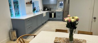 Historic Countryside House in Tilford
