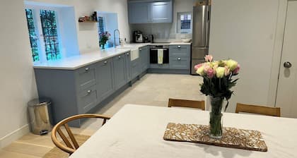 Historic Countryside House in Tilford