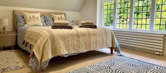 Historic Countryside House in Tilford