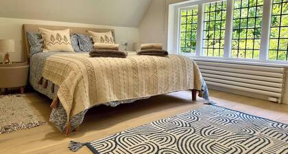 Historic Countryside House in Tilford