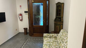 Appartement, 1 tweepersoonsbed met slaapbank | Woonruimte | Flatscreentelevisie