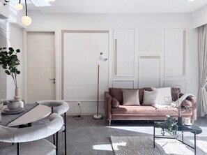 Appartement, 1 chambre, non-fumeur | Aire de séjour | Téléviseur à écran plat