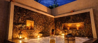 Vanilla Lodge: Private Outdoor Bath & Secluded Garden Shower | Peaceful Hideaway