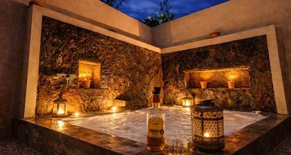 Vanilla Lodge: Private Outdoor Bath & Secluded Garden Shower | Peaceful Hideaway