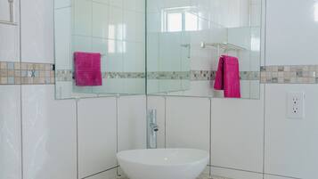 Apartment, 1 Bedroom, Accessible, Patio | Bathroom