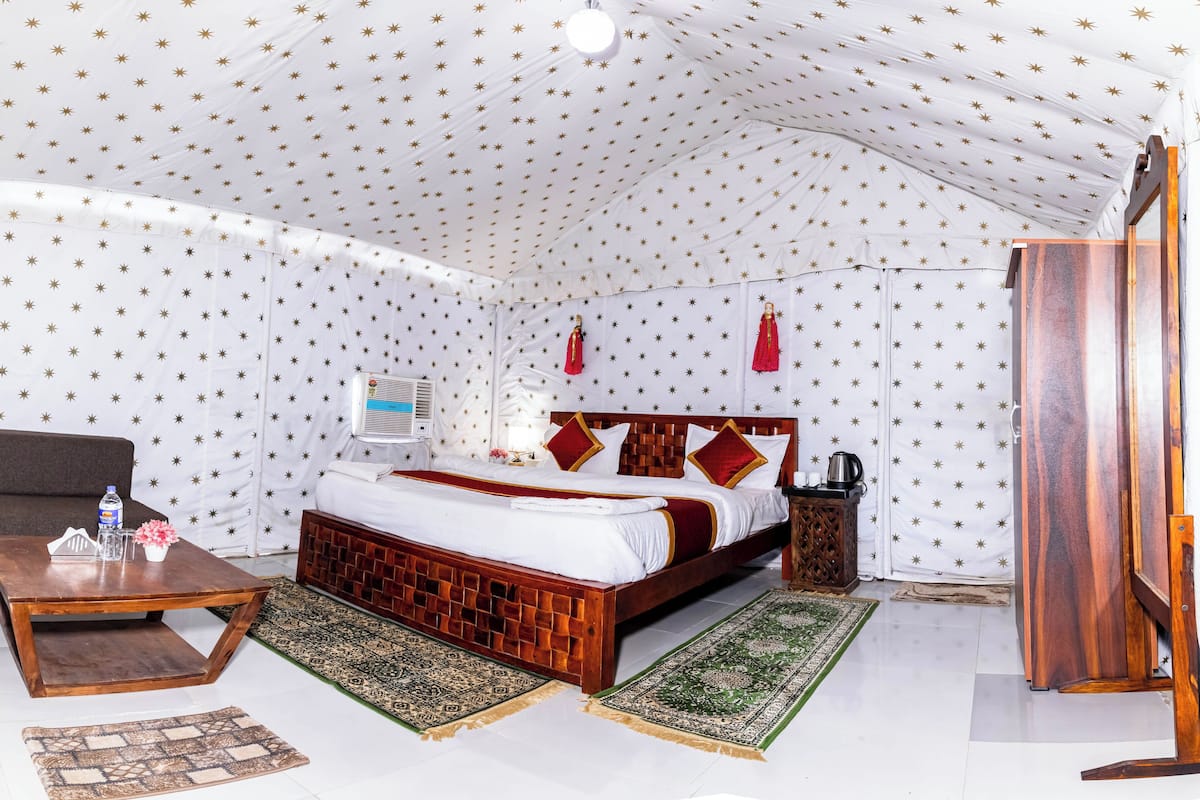 Luxury Tent, Desert View