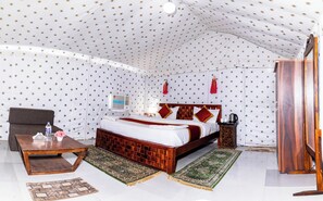 Tienda de lujo, vistas al desierto | Wifi gratis y ropa de cama