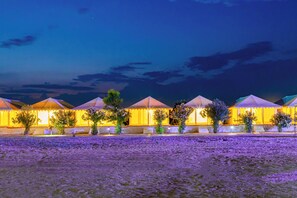 Fachada del alojamiento - Noche