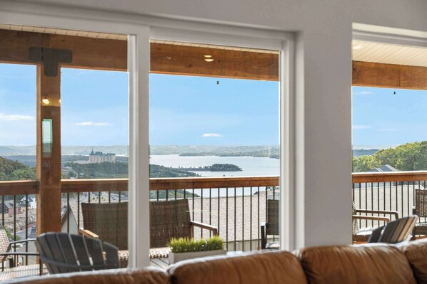 Interior - Lakeview, Hot Tub, Games, FuN! (Branson)