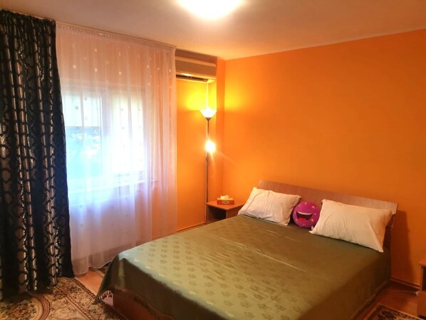 2 bedrooms, in-room safe, desk, iron/ironing board