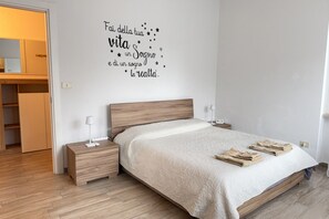1 chambre, bureau, fer et planche à repasser, Wi-Fi