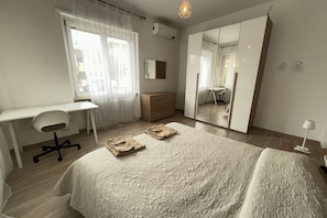 1 bedroom, desk, iron/ironing board, WiFi