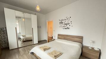 1 chambre, bureau, fer et planche à repasser, Wi-Fi