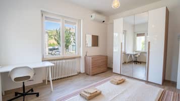 1 bedroom, desk, iron/ironing board, WiFi
