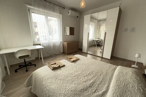 1 bedroom, desk, iron/ironing board, WiFi