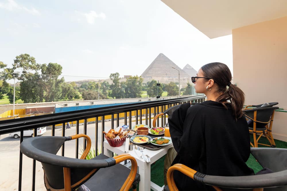 Maria Pyramids House