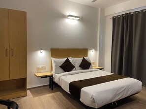 Deluxe Double Room, City View | Egyptian cotton sheets, premium bedding, memory foam beds, desk