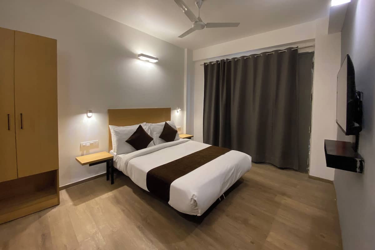 Superior-Doppelzimmer, Stadtblick | Bettwäsche aus ägyptischer Baumwolle, hochwertige Bettwaren