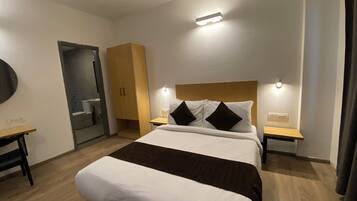 Deluxe Double Room, City View | Egyptian cotton sheets, premium bedding, memory foam beds, desk