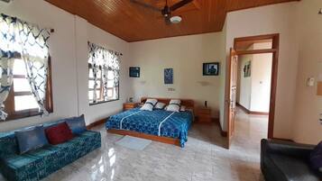 Habitación doble ejecutiva, 1 cama King size, para no fumadores, vista a la alberca | Ropa de cama de alta calidad, minibar y decoración personalizada