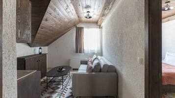 Standard Studio Suite, Mountain View | Living area