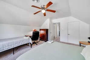 5 bedrooms, desk, iron/ironing board, travel crib
