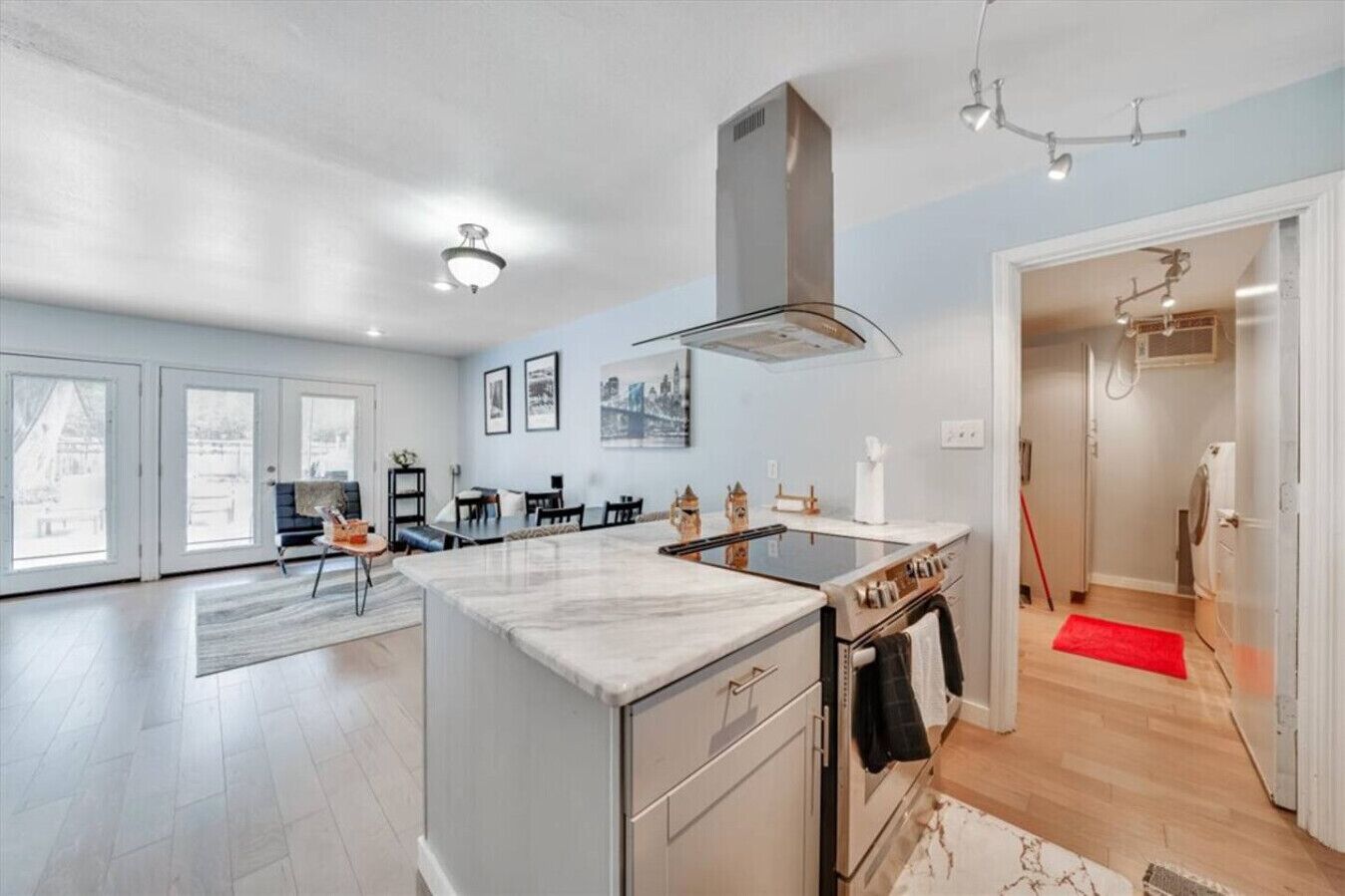 ثلاجة، ميكروويف، فرن، موقد طهي مسطح