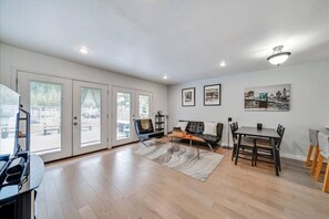 Smart TV, stereo, offices