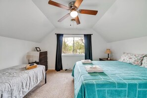 5 bedrooms, desk, iron/ironing board, travel crib