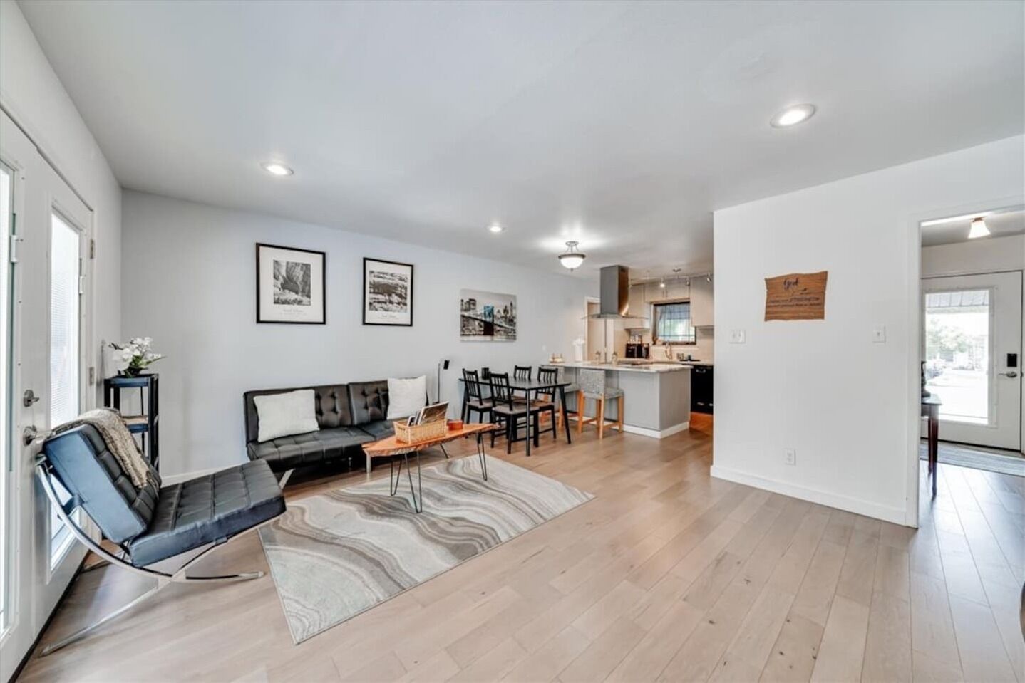 TV connectée, chaîne hi-fi, espaces bureaux